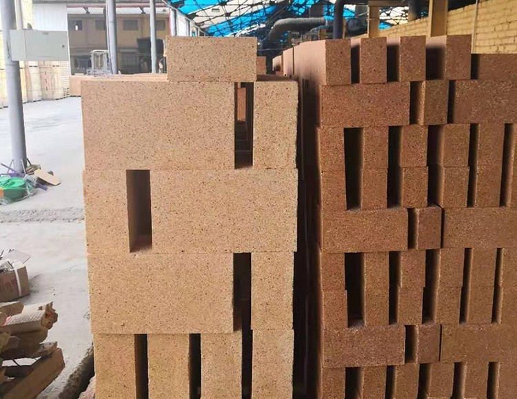 玻璃（lí）爐粘土磚